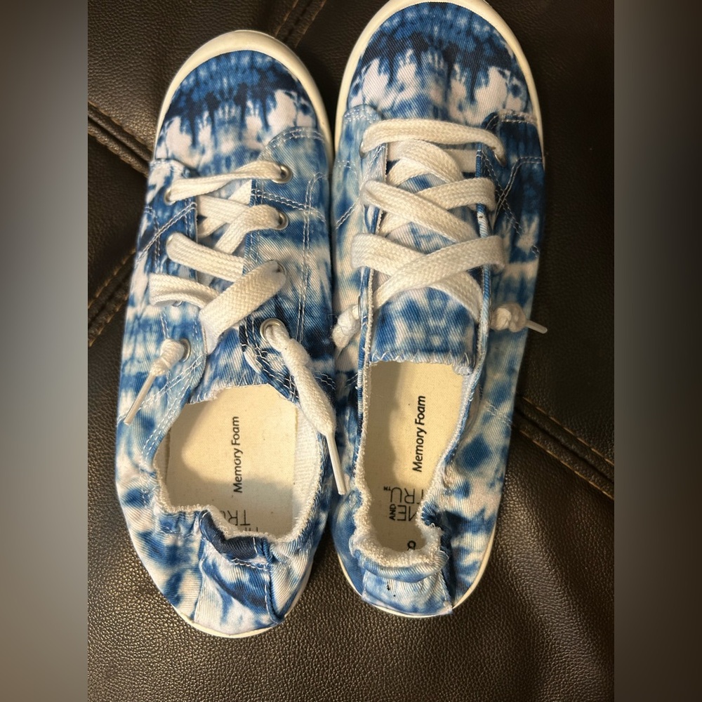 Time and Tru Tie Dye Sneakers. Size 8. - Picture 8 of 12